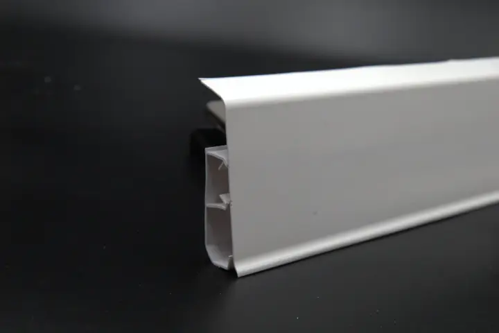 8cm plastmas plintus